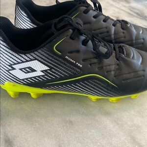 Lotto Black and Yellow Soccer Cleats